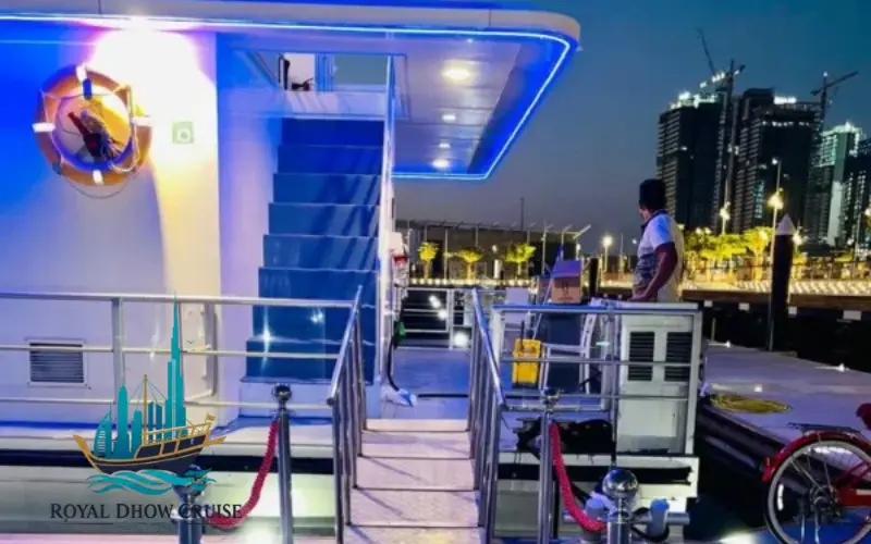 Unlimited soft drinks and fruit champagne served on Dubai Marina New Year’s Eve dhow cruise