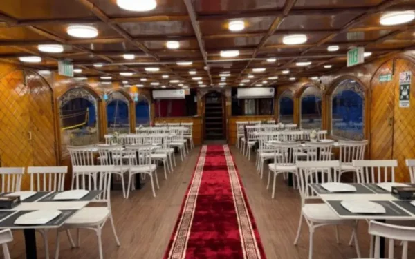 Standard Dhow Cruise Dubai Marina Deal- Royal Dinner Dhow Cruise - Image 4